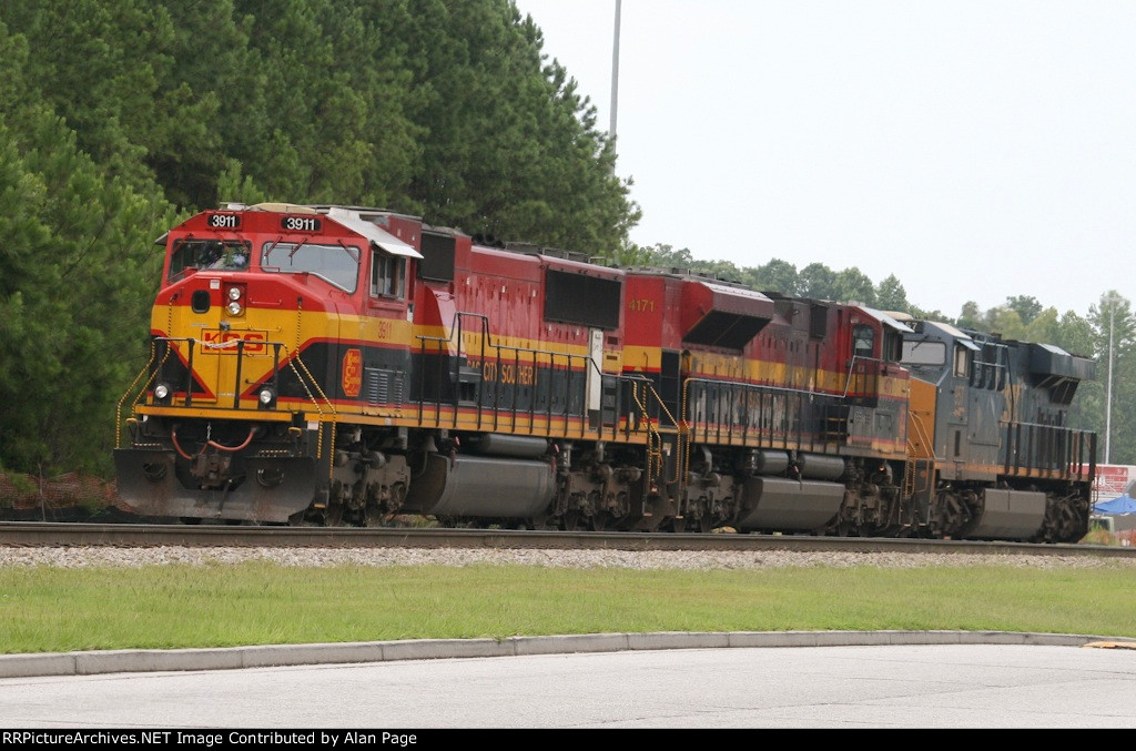 KCS 3911 and 4171, and CSX 957